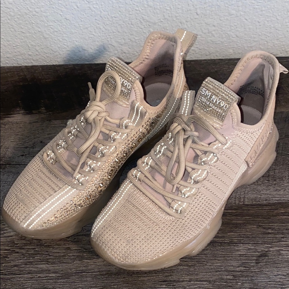 Maxima - Stylish Women's Sneakers in Beige by Steve Madden